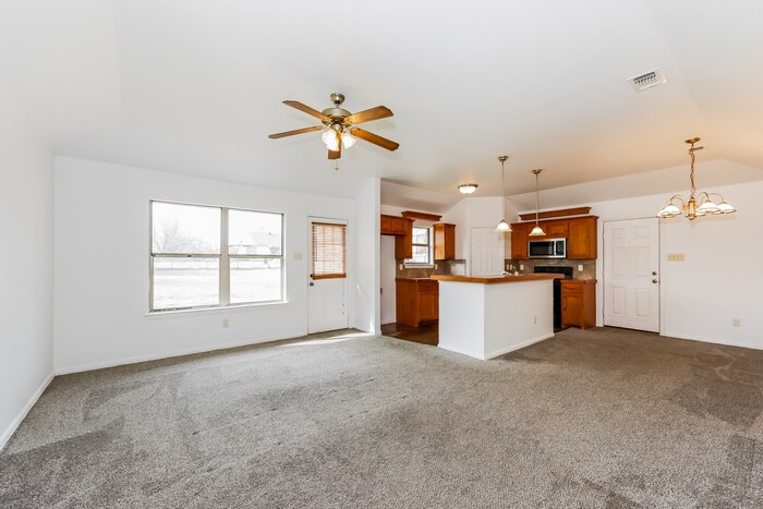 Building Photo - 413 Maplewood St