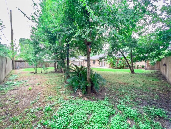 Building Photo - 5923 Dawnridge Dr