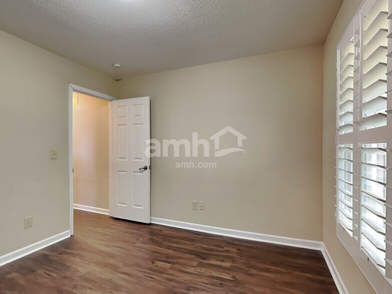 Building Photo - 3109 Southampton Dr