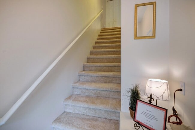 Building Photo - 18501 SE Newport Way