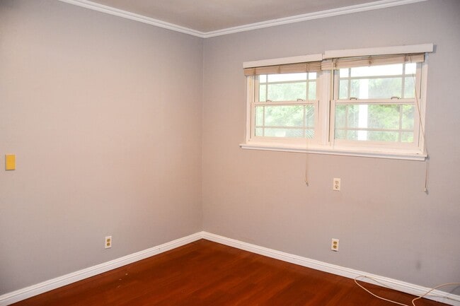 Building Photo - Large Home in North Orange