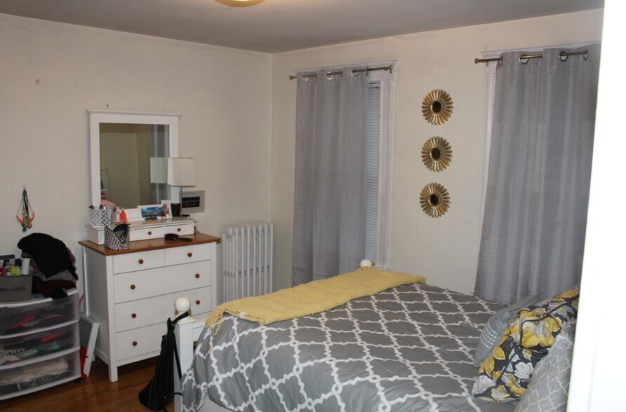 Building Photo - 52 Colborne Rd