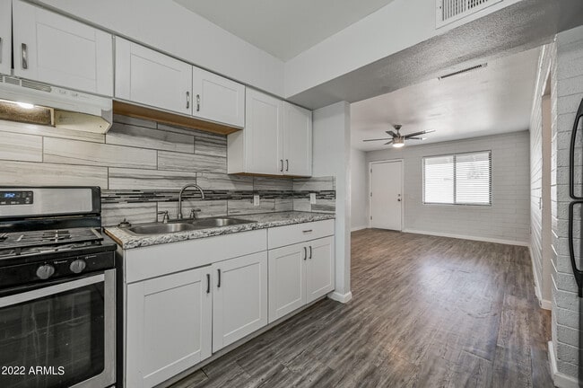 Building Photo - 1744 W Glendale Ave