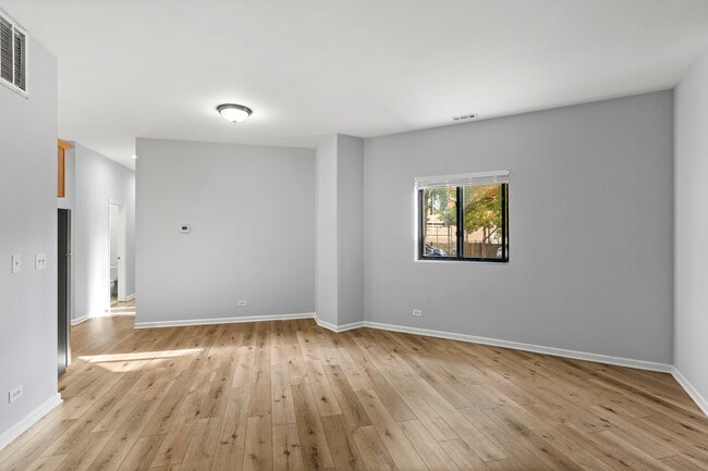 Building Photo - 2451 W Howard St