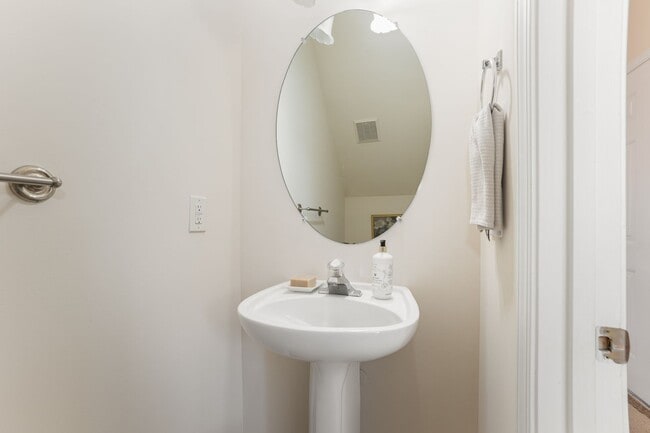 Building Photo - Adorable Home in Delta Ridge - NW Raleigh Just off Glenwood Avenue!