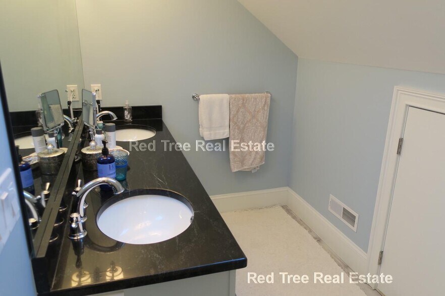 Building Photo - 279-281 Walnut St