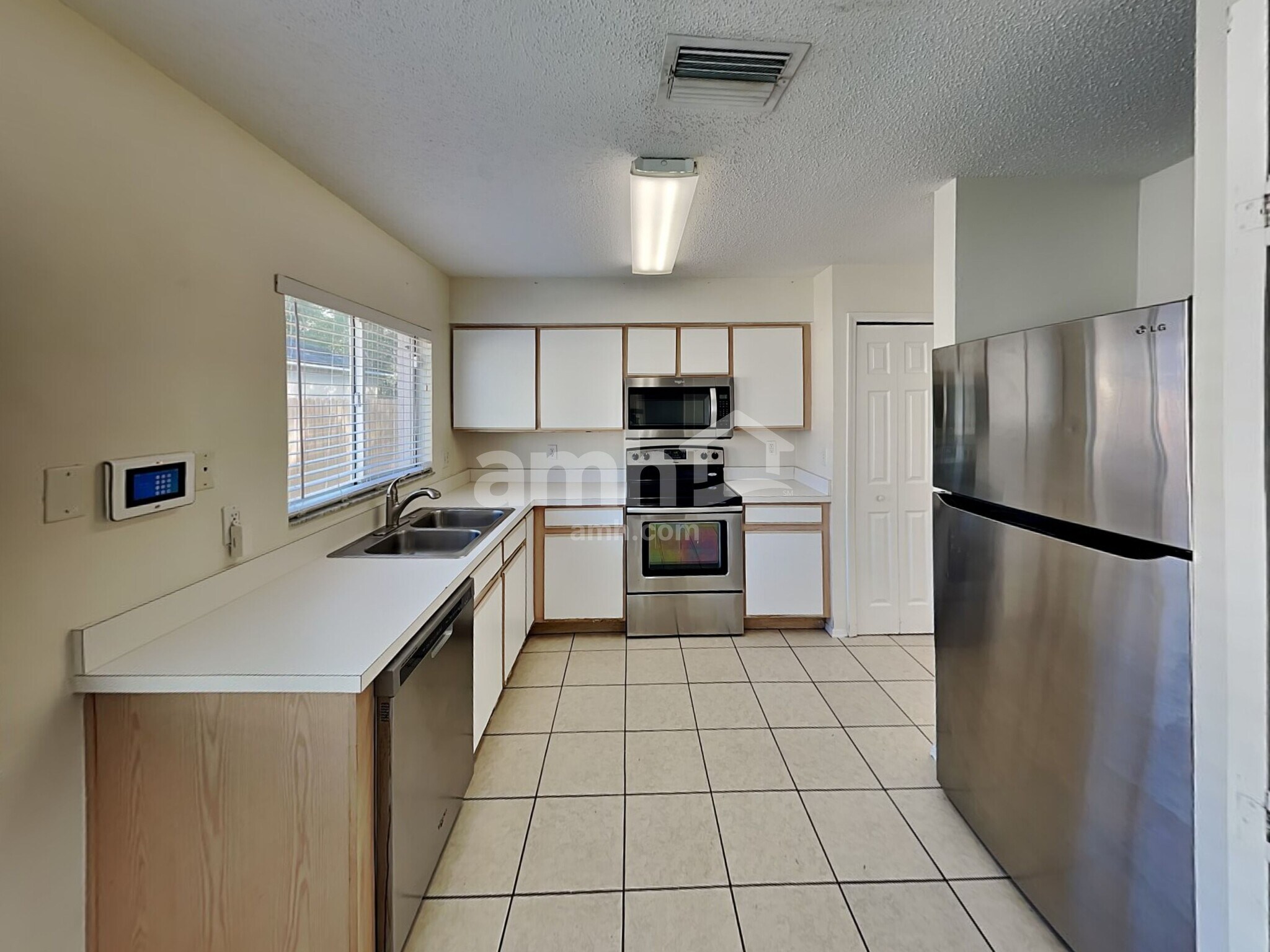 Building Photo - 1209 Blufield Ave