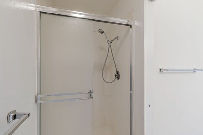 Building Photo - 2 bedroom, 2 bath townhome in the Northpoint HOA!