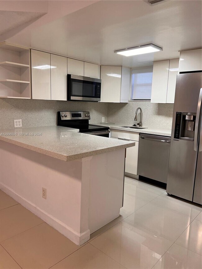 Building Photo - 8290 Lake Dr