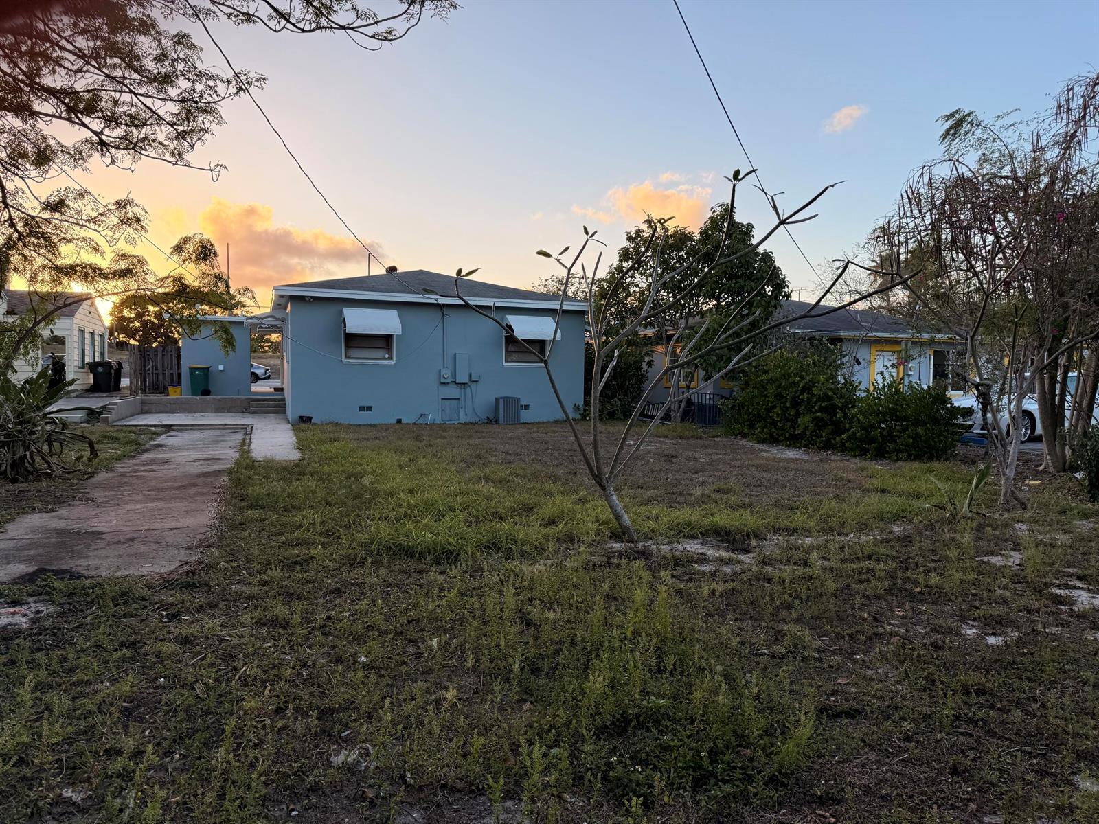 Building Photo - 926 N B St