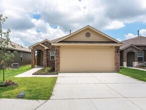 Building Photo - 3 Bed 2 Bath Home with Fenced Back Yard