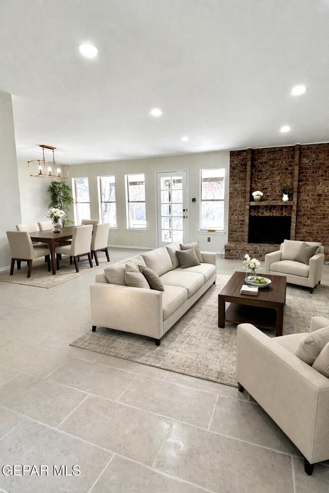 Building Photo - 740 Tepic Dr