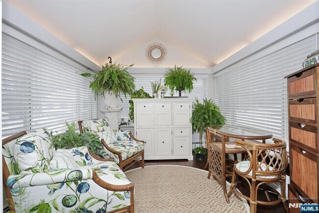 Building Photo - 2 Maysenger Rd