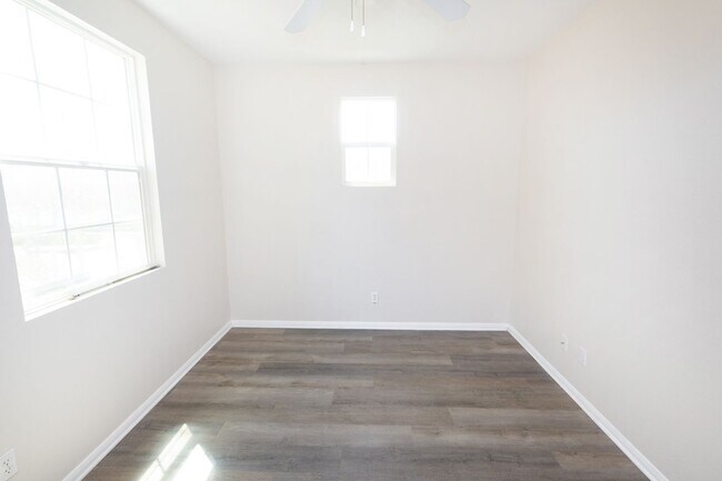 Building Photo - Amazing 3 Bedroom Condo available now! Chula Vista / Eastlake / Otay Ranch Area