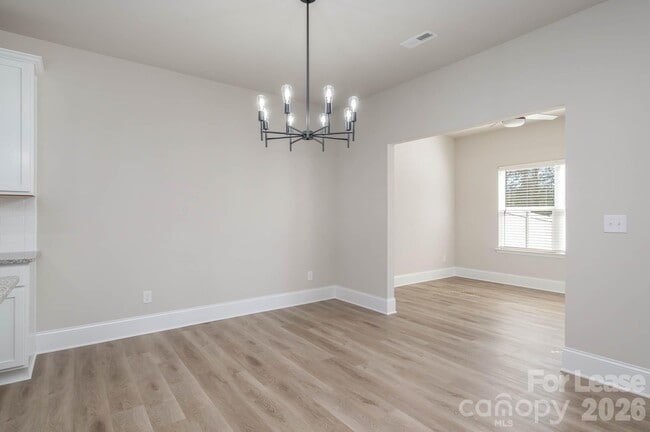 Building Photo - 2507 Lynbridge Dr