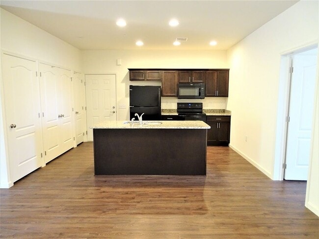 Building Photo - Trailside Apartments