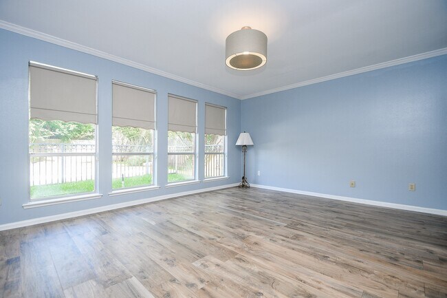 Building Photo - 1711 Earl of Dunmore St