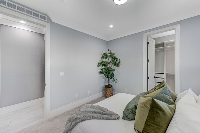 Building Photo - Distinctive Fully Furnished Estate in The Canyons!