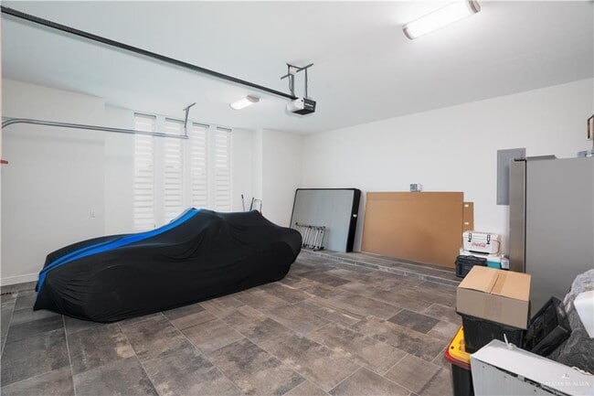 Building Photo - 2200 S 10th St