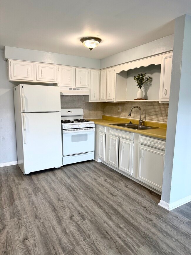 Building Photo - 2500 Mark Thomas Ln