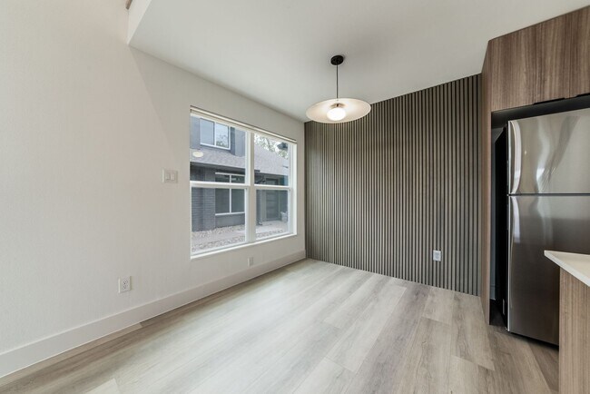 Building Photo - Stunning 2 bed / 2 bath condo in North Austin