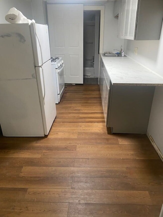 Building Photo - 2 bed 1 bath