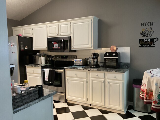 Building Photo - 183 Talon Dr