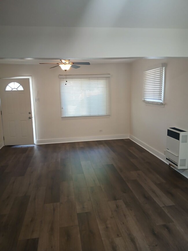 Building Photo - Charming Front House in Harbor City!