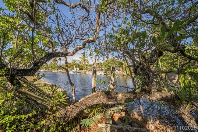 Building Photo - 1BR in Kailua – $2,550 (Utilities Included) | Move-In Ready!