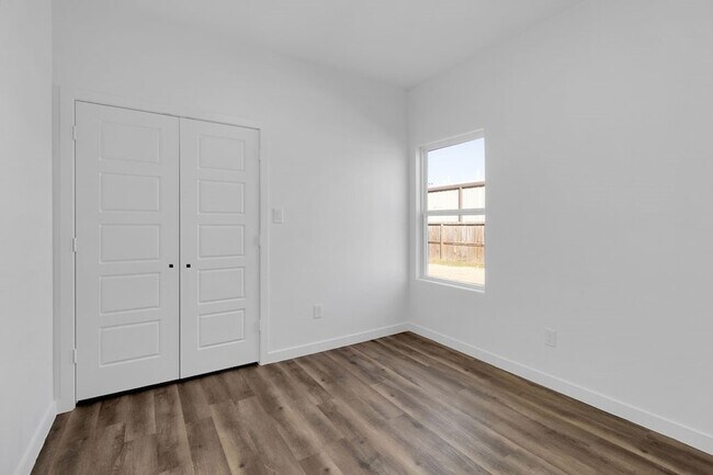 Building Photo - 104 Runnels St