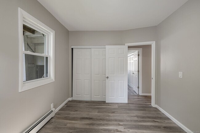 Building Photo - 121 Hillview Ave