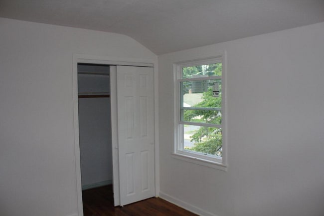 Building Photo - 47 Mayflower St