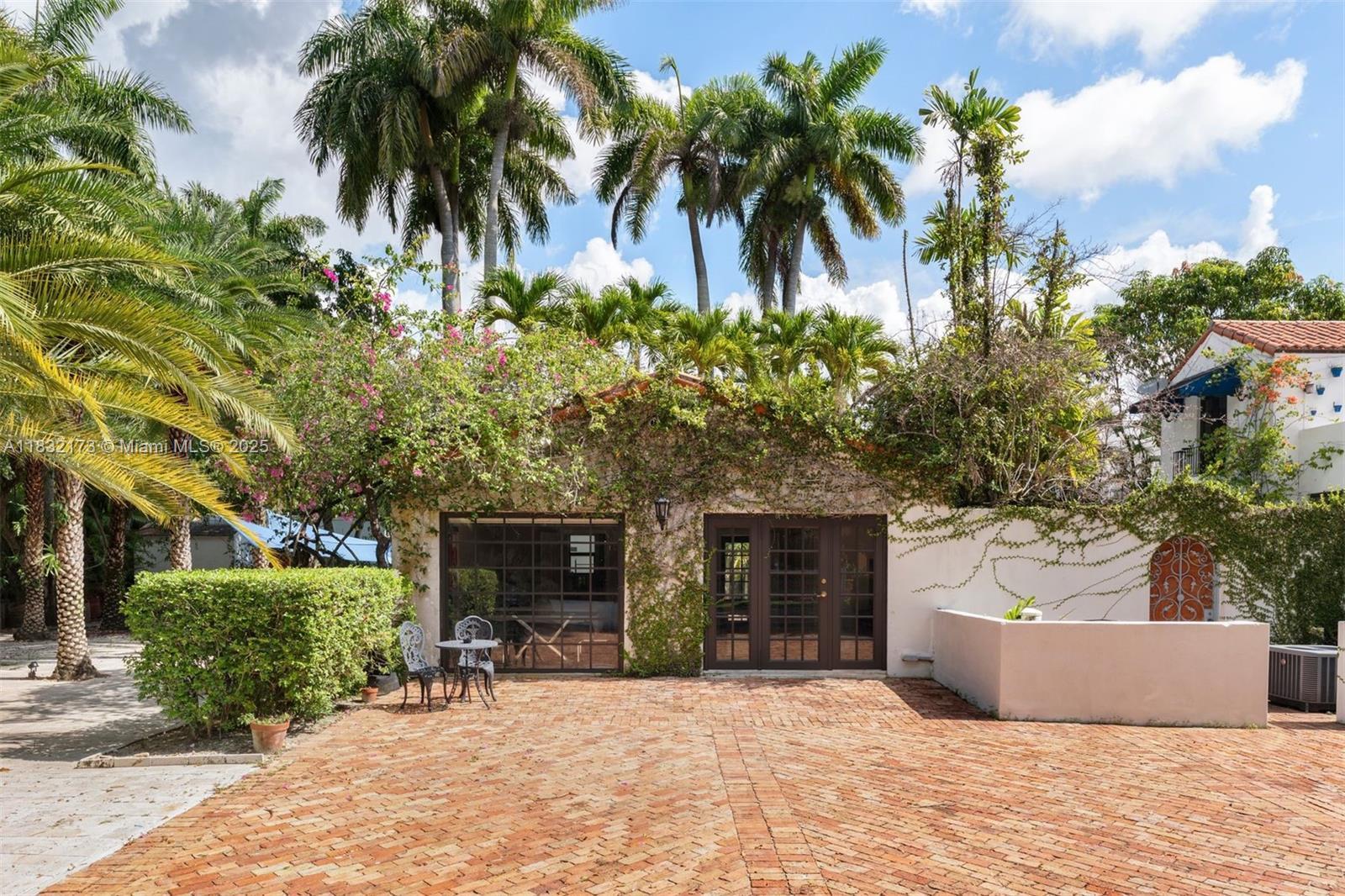 Building Photo - 1624 Granada Blvd