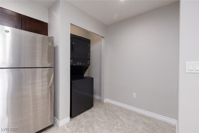 Building Photo - 3505 Rio Robles Dr