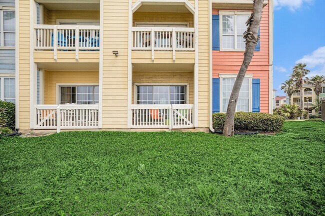 Building Photo - 7000 Seawall Blvd