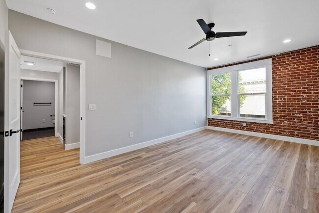 Building Photo - 147 S K St