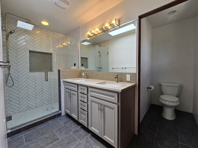 Building Photo - 127 Sereno Dr
