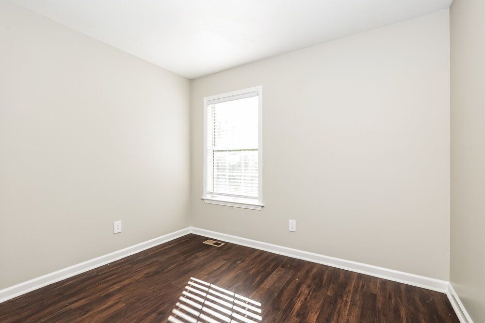 Building Photo - 610 E Lake Cove