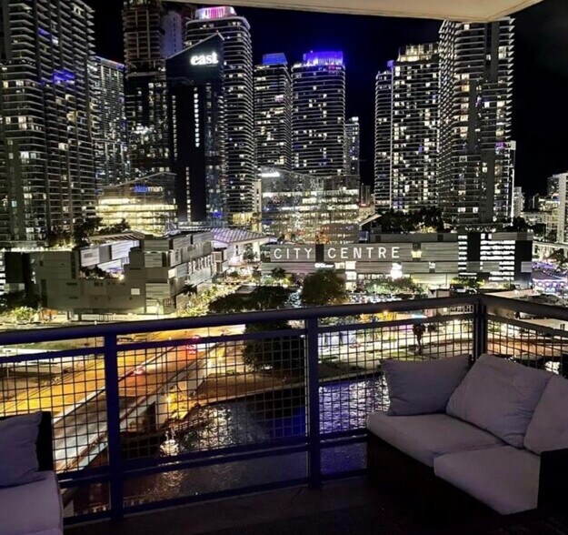 Building Photo - 350 S Miami Ave