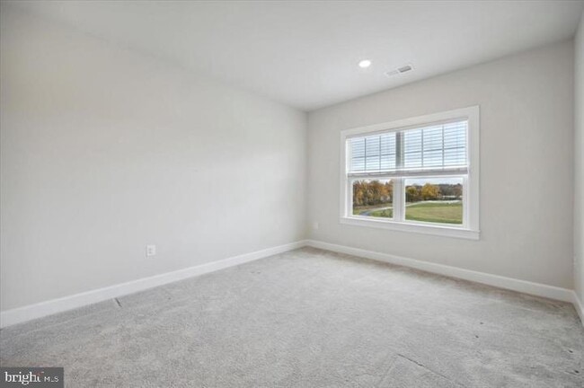 Building Photo - 325 Piper Ln