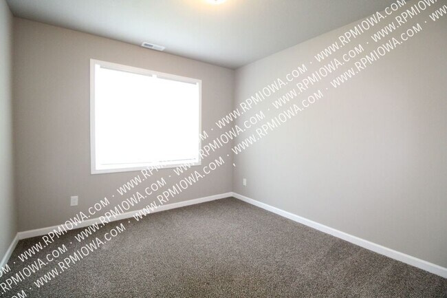 Building Photo - 4709 SW Logan St