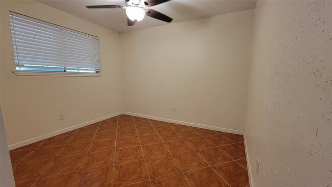 Building Photo - 12407 Russ Dr