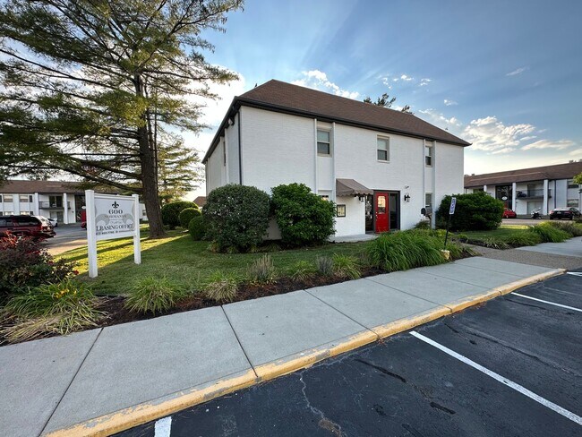 Building Photo - 5560 E Virginia St