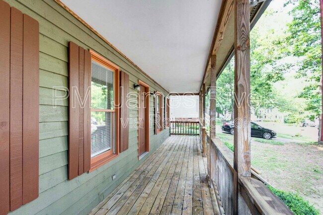 Building Photo - 400 Grinell Dr