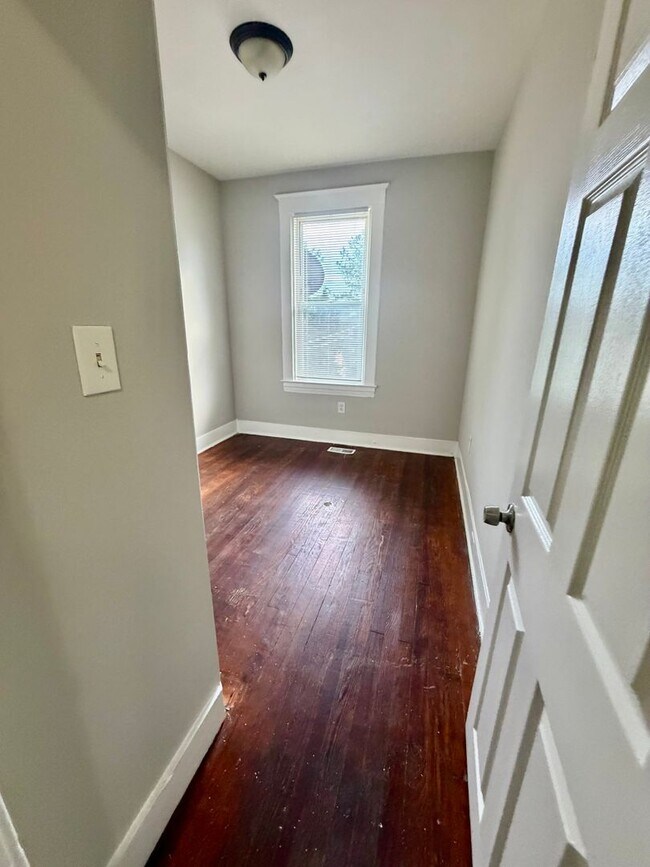 Building Photo - Large Wolcott Home Rent Ready