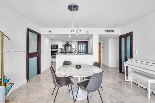 Building Photo - 400 South Pointe Dr