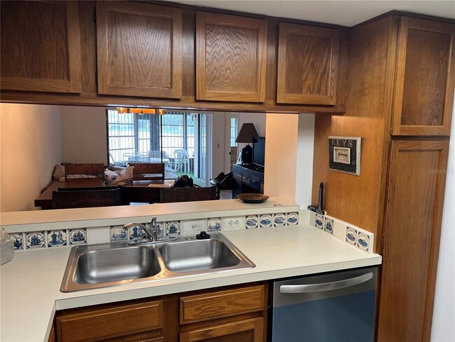 Building Photo - 333 Woodlake Wynde
