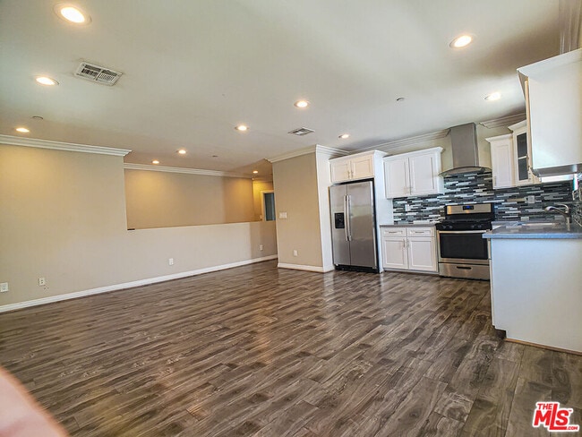 Building Photo - 963 N Wilton Pl
