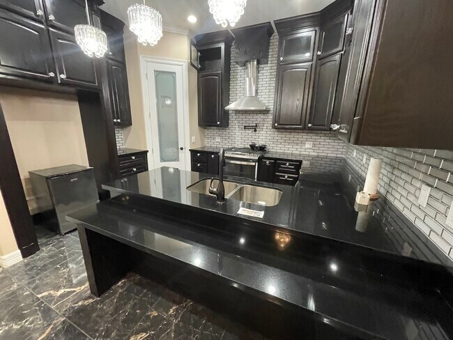 Building Photo - 5451 Cypress Creek