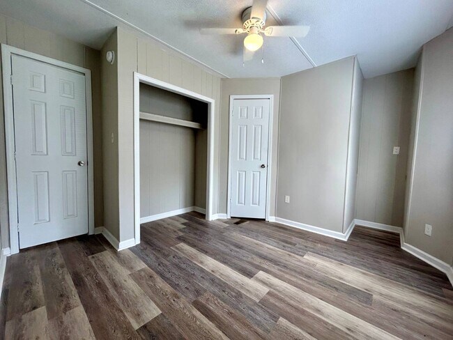 Building Photo - 26 White Oak Village